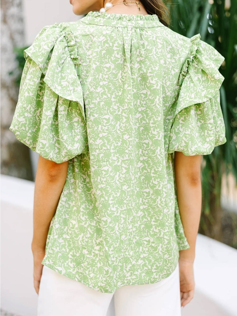 Entro Light Green Floral V-Neck Women's Top Size M - Picture 2 of 9